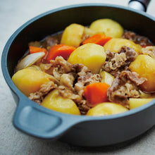 画像をギャラリービューアに読み込む, 味わい鍋の片手20cmで肉じゃが、ウォーターシール構造が活きます