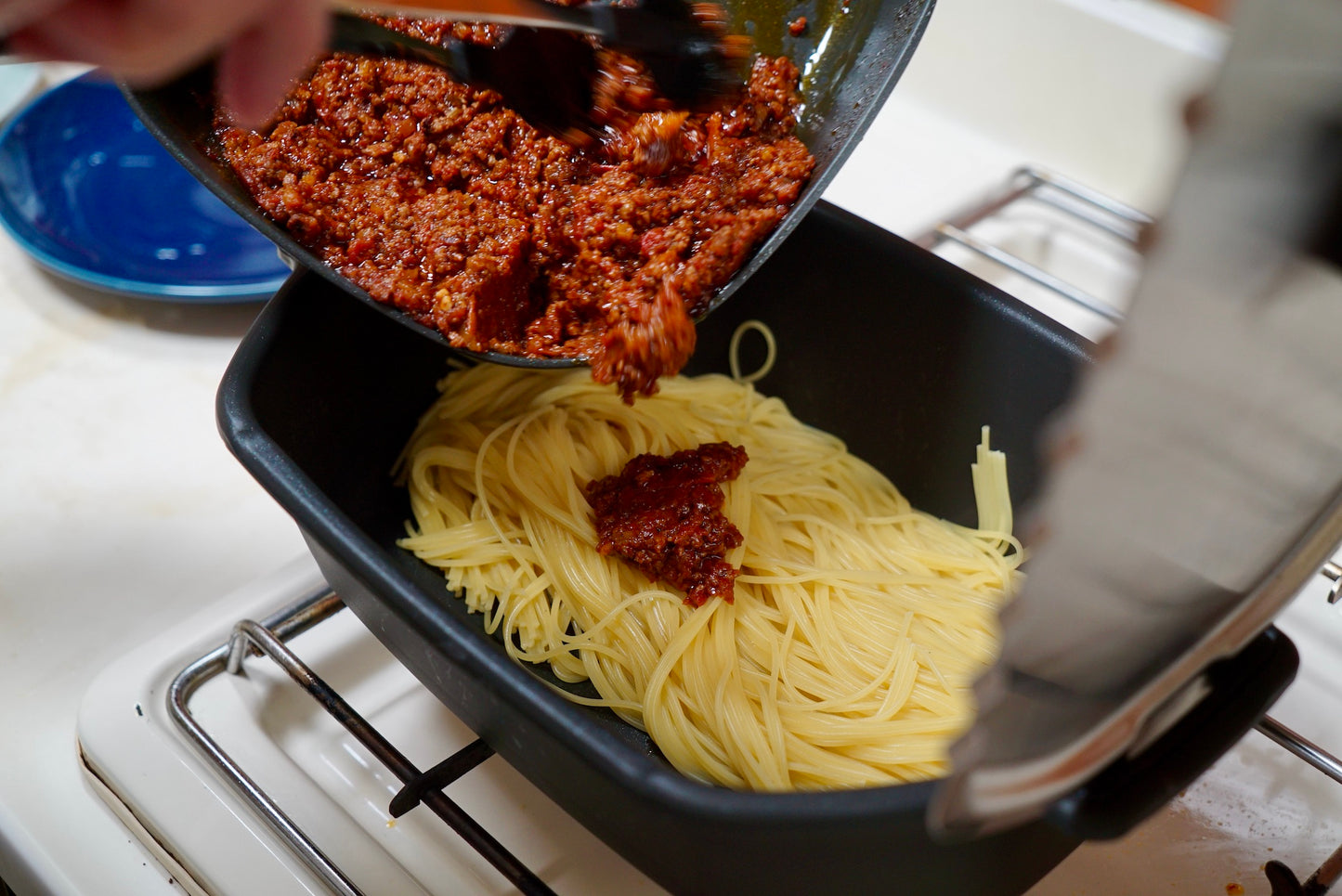 4w1hのひし形フライパンとマルチパスタパンを使ってミートソースパスタ作り