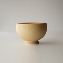 画像をギャラリービューアに読み込む, 石川県・山中の精度の高いろくろ挽きによって生まれる木のお椀
