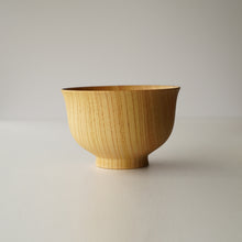 画像をギャラリービューアに読み込む, 石川県・山中の精度の高いろくろ挽きによって生まれる木のお椀
